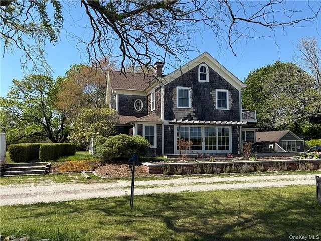 184 Twomey Ave — Photo 3