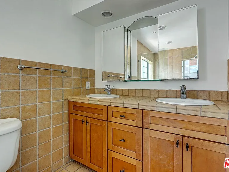 456 1/2 Smithwood Dr — Photo 18