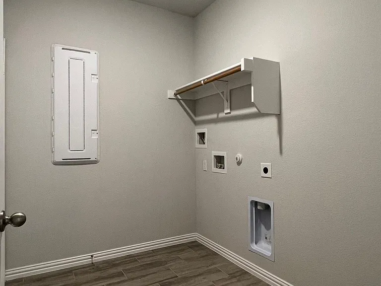 684 Avalon Dr — Photo 20