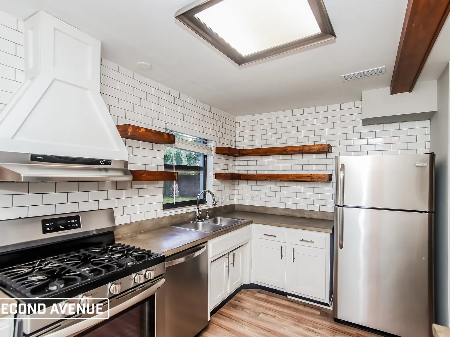 4 bed, 2.0 bath, 1450 sqft, $2,254 — Photo 2
