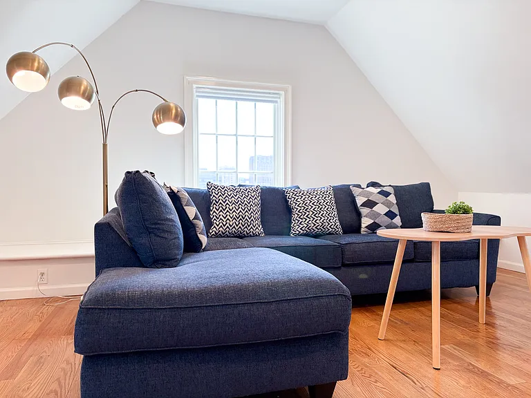 87 Stephen St #1C — Photo 2