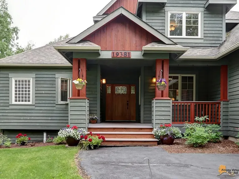 19381 Bernard Dr — Photo 2