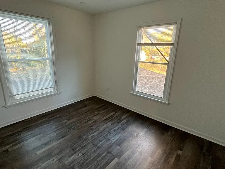 635 Smith St — Photo 6