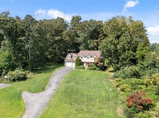 3063 Old Post Rd, Slatington, PA 18080