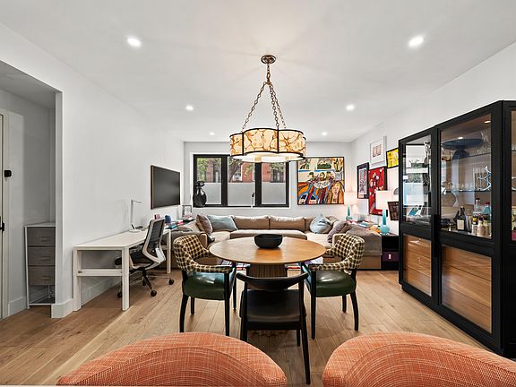 5th image of 301 De Graw St #1