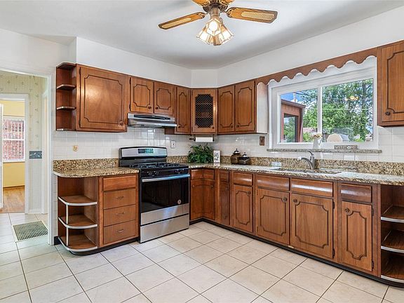 3rd image of 9103 Southview Ln