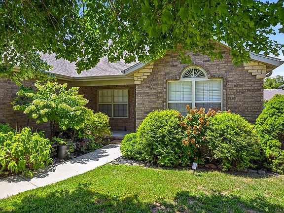 4th image of 5477 S Pinehurst Avenue