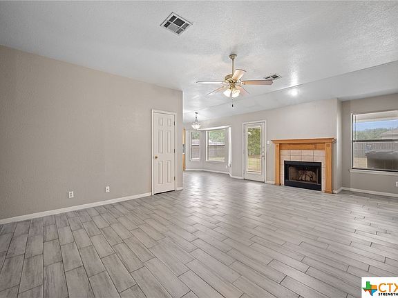 4th image of 5001 Daybreak Dr