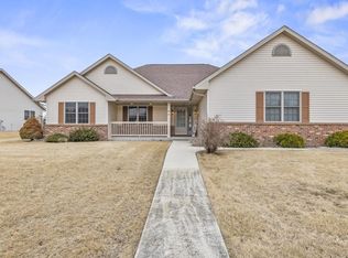 610 Deer Ridge Dr, Kewaskum, WI 53040
