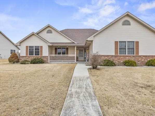 610 Deer Ridge DRIVE, Kewaskum, WI 53040
