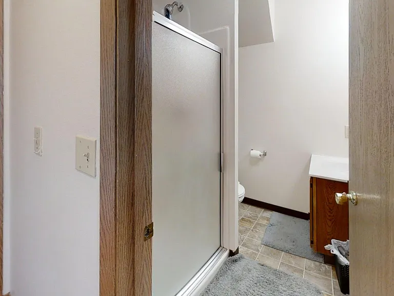 537 S Van Buren St #D — Photo 16