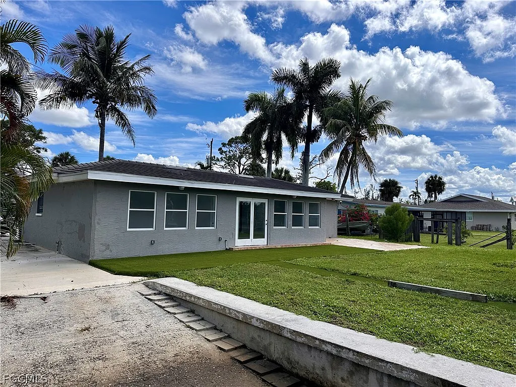 3 bed, 2.0 bath, 1372 sqft, $2,700 — Photo 3