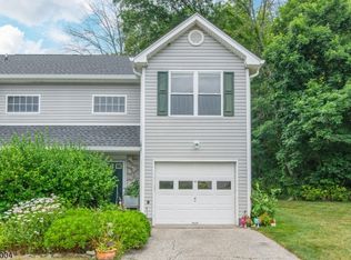 26 Druid Ln, Hamburg, NJ 07419