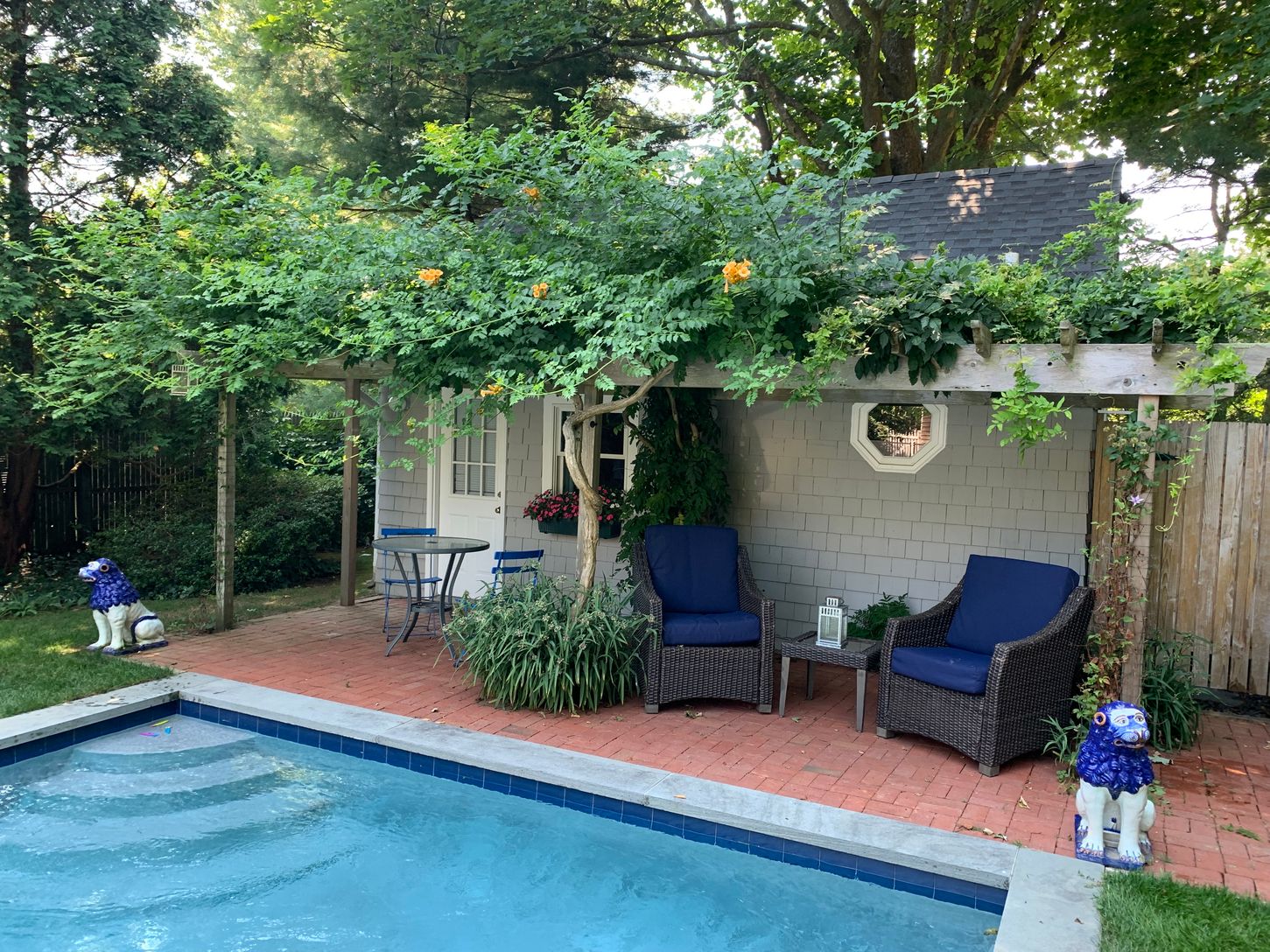  Relax by the pool. Pool house with full bath and kitchenette 