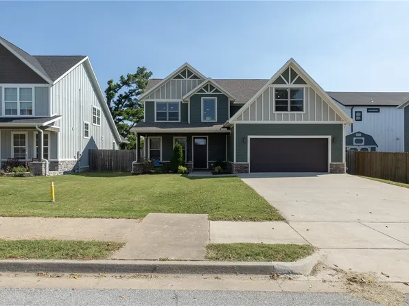 753 N 6th St, Rogers, AR 72756