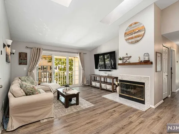 1101 Sage Ct, Mahwah, NJ 07430