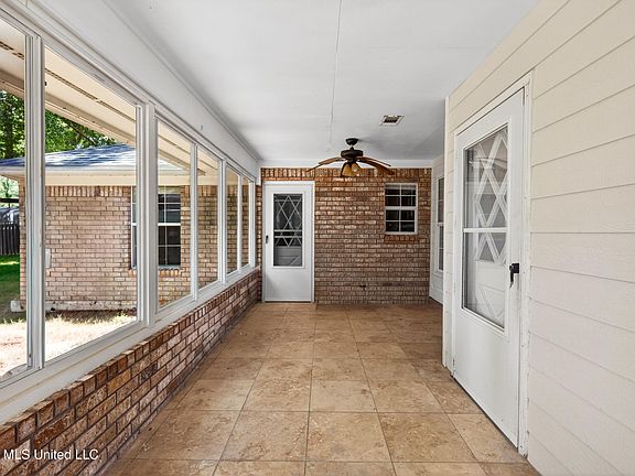5th image of 2621 Beach View Dr