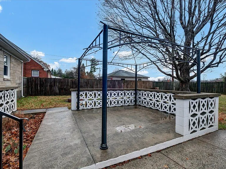 2608 Meadow Dr — Photo 33