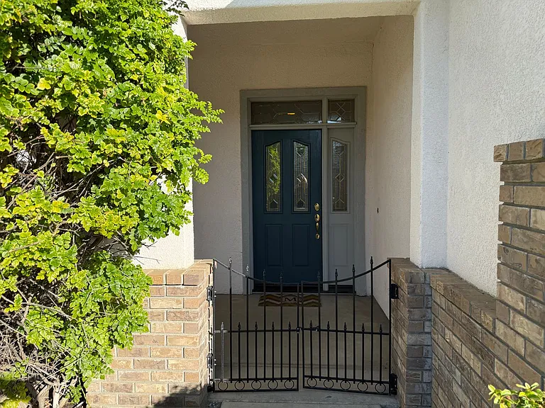 1587 Regent Dr — Photo 3