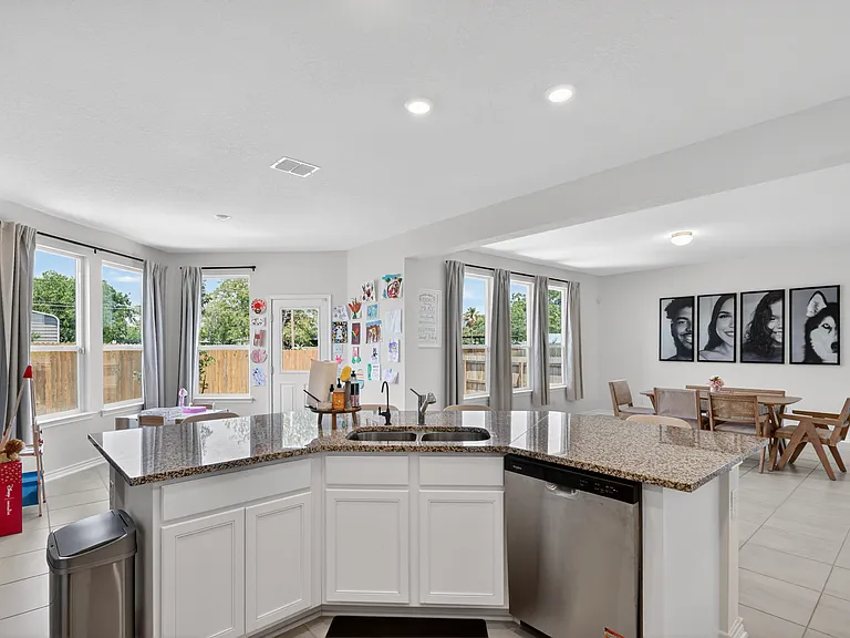 9403 Hinterlands Dr — Photo 13