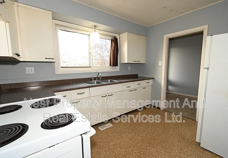 596 Central St E #1 — Photo 2