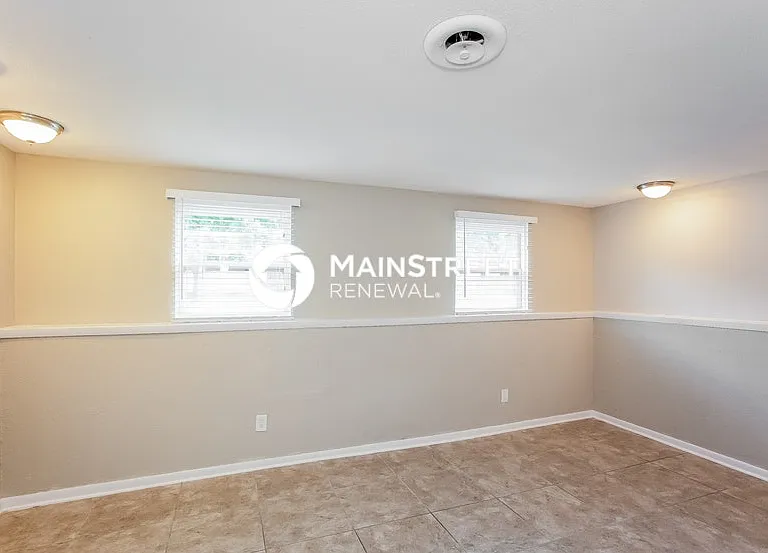 922 Waring Dr W — Photo 16