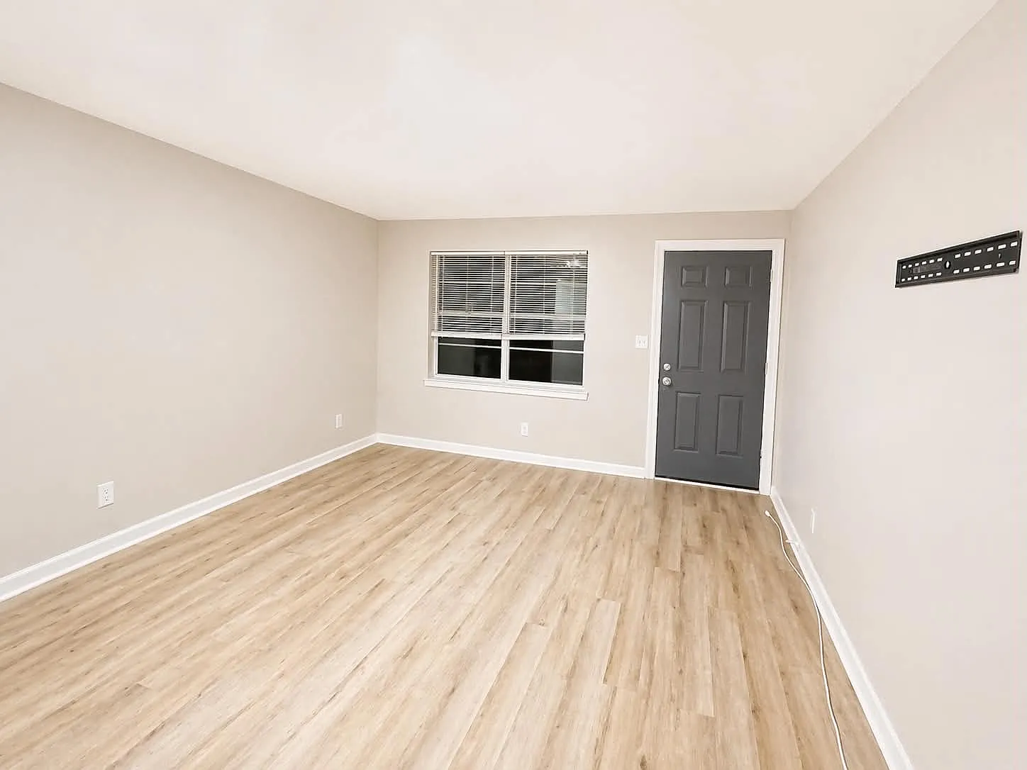2 bed, 900 sqft, $1,150 — Photo 3