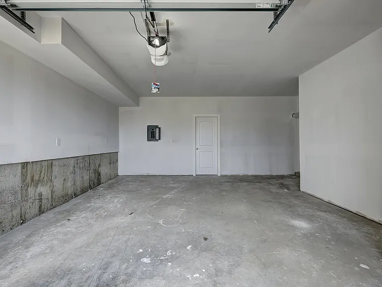 57 Bassett St — Photo 25