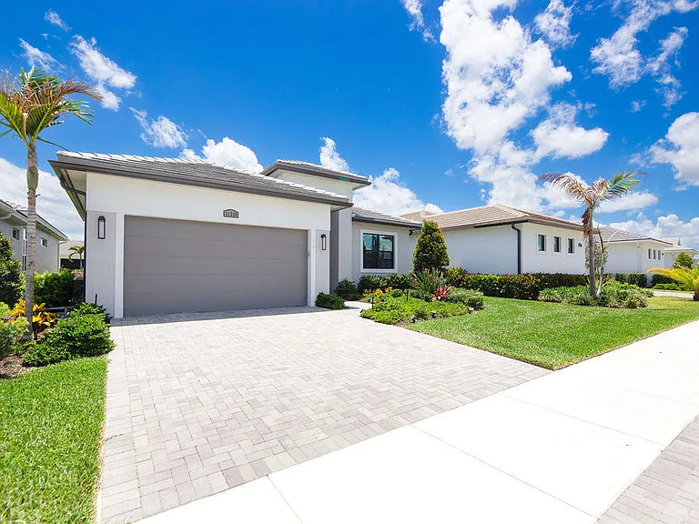 11338 SW Pietra Way — Photo 3