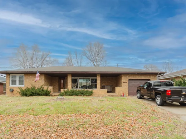 1108 Howard Ct, Pekin, IL 61554