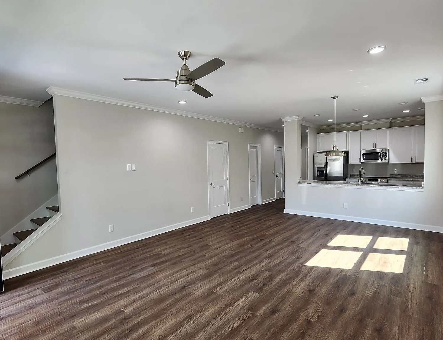 33 Travis St — Photo 2