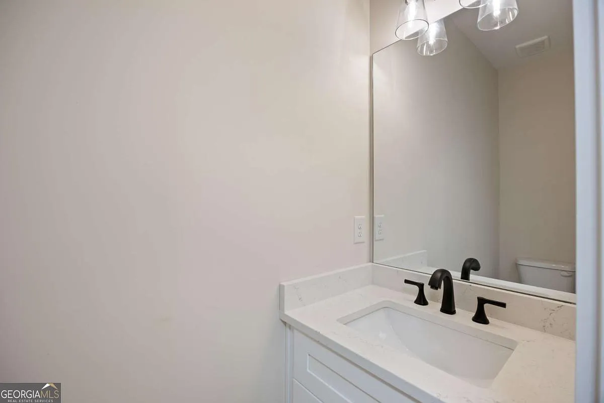 3 bed, 2.0 bath, 1884 sqft, $3,600 — Photo 4