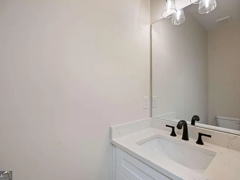 360 Ansley Dr — Photo 4