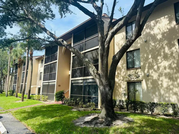 204 Foxtail Drive #E3, Greenacres, FL 33415