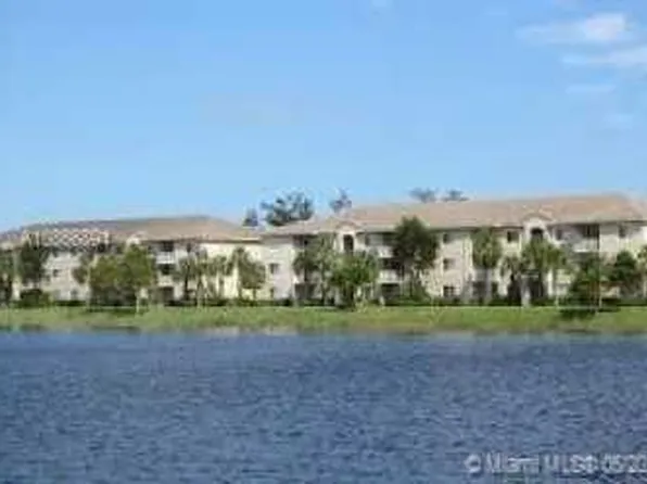 5065 Wiles Rd, Pompano Beach, FL