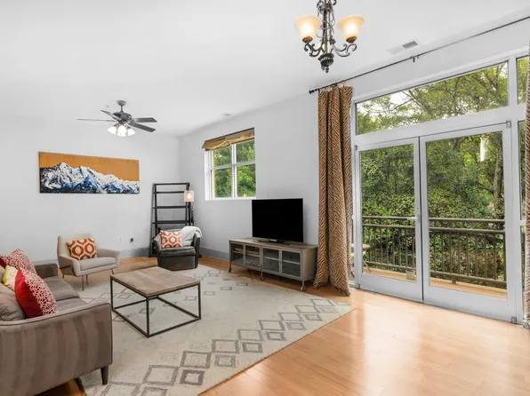 525 E 34th St #304, Charlotte, NC 28205