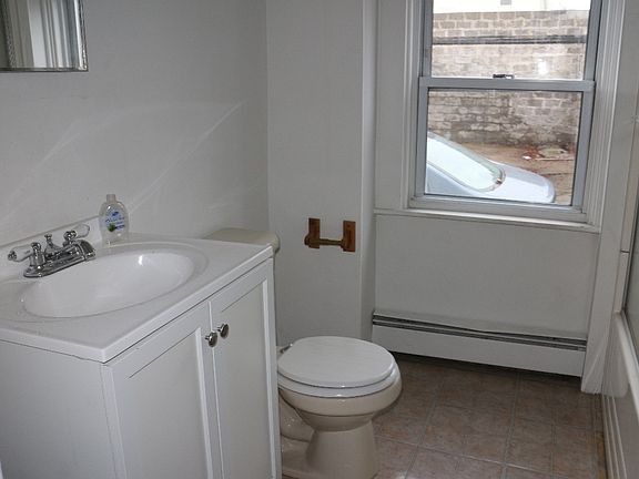 5th image of 14 Courtland St #2