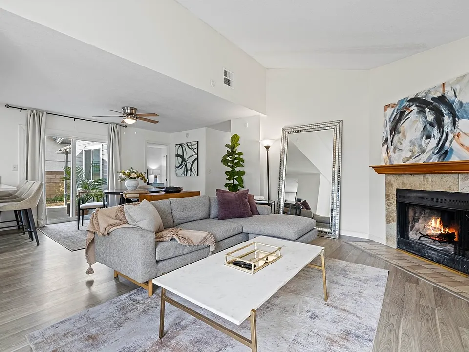 1239 E Avenue J5