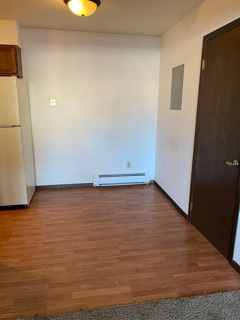 2504 E Thayer Ave — Photo 2