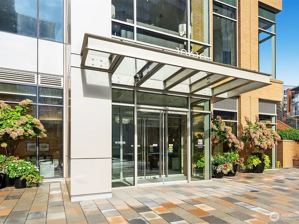 10610 NE 9th Place #1206, Bellevue, WA 98004