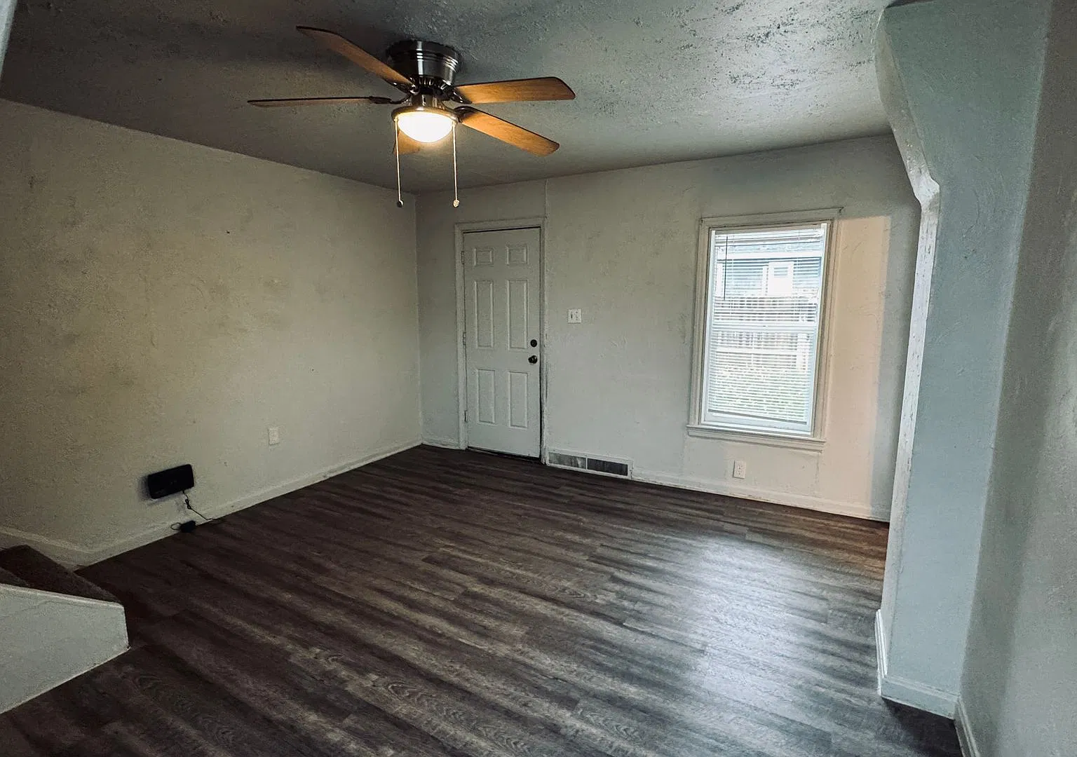 Cozy 2 Bed, 1 Bath Single-Family Home with Fenced Backyard Idaho Falls — Photo 3