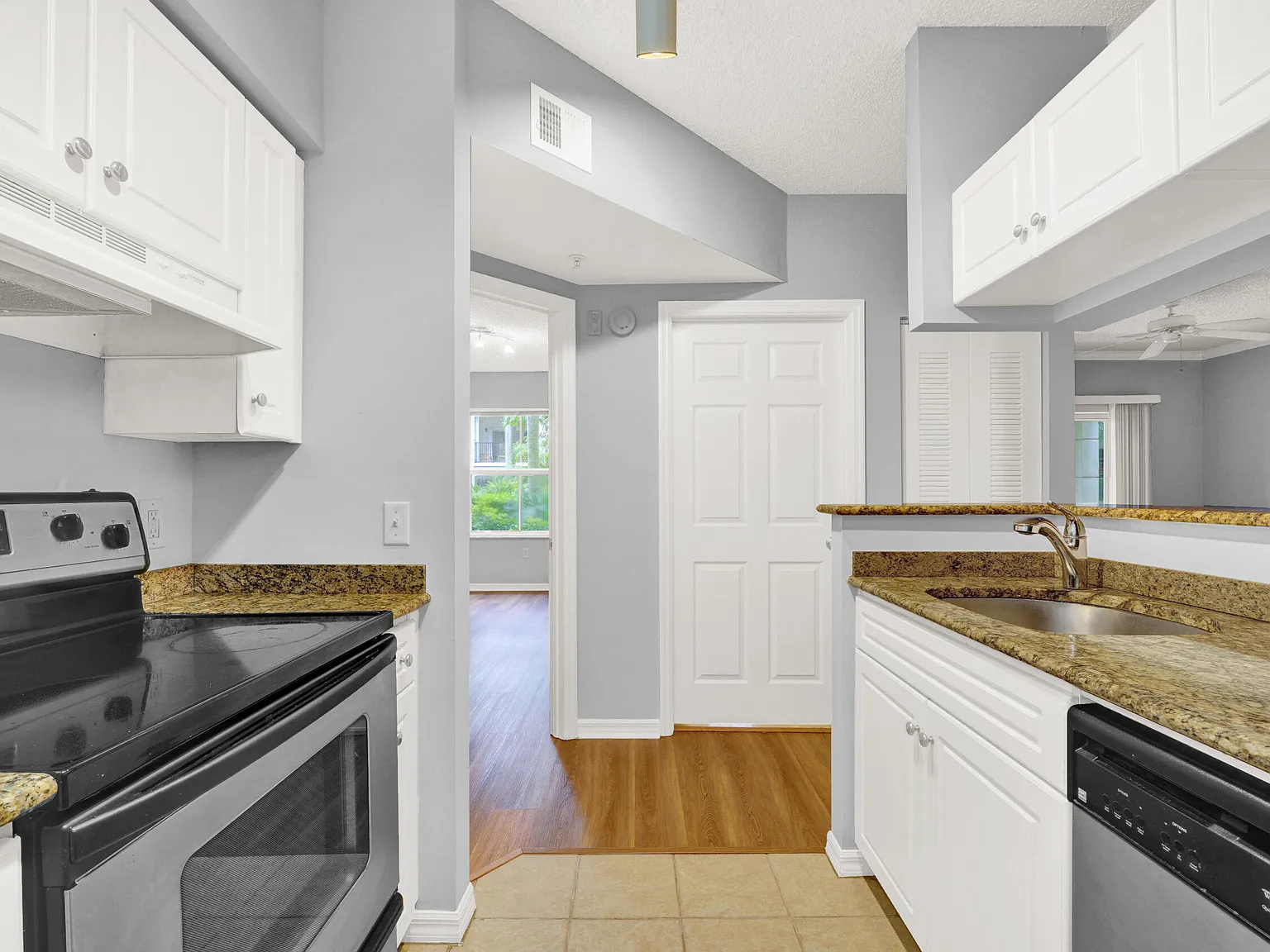 1 bed, 1.0 bath, 726 sqft, $2,000 — Photo 1