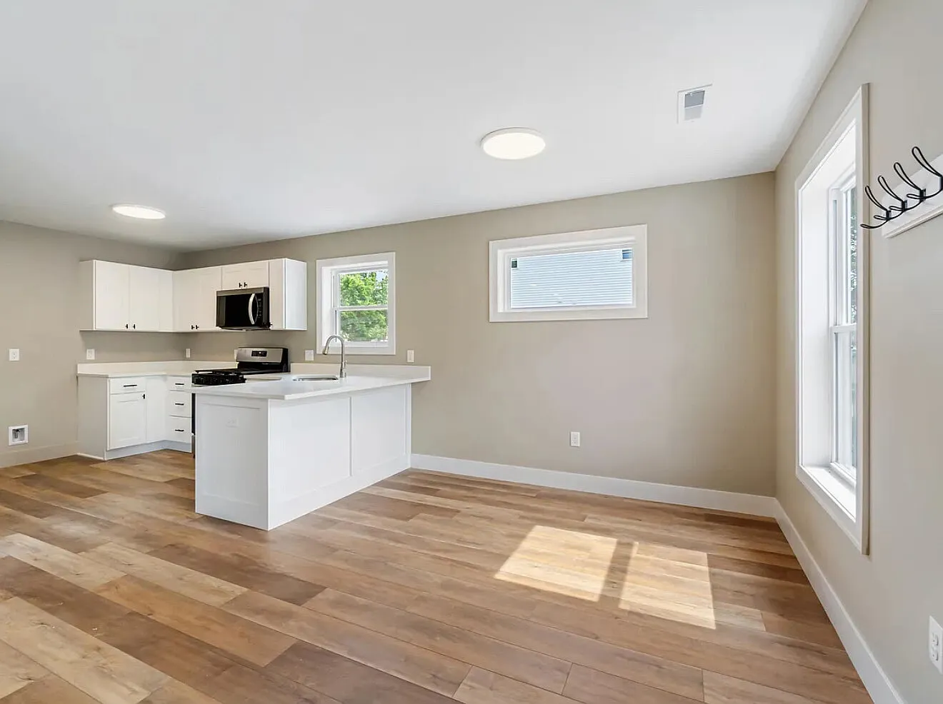 6220 Marywood Avenue - 1 — Photo 2