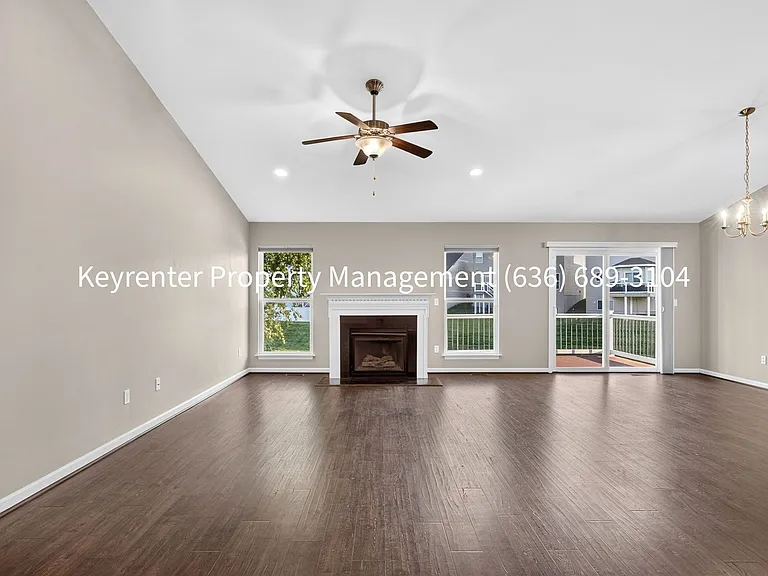 411 Angelique Pl — Photo 14
