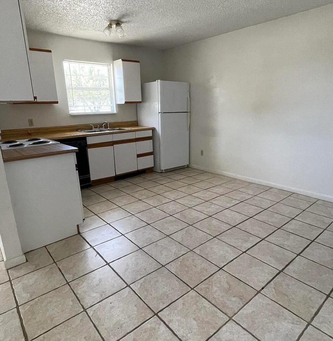 2 bed, 1.0 bath, $1,400 — Photo 3