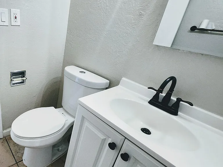 1709 N 25th Pl #7 — Photo 33