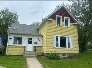 1530 N Madison Ave, Mason City, IA 50401