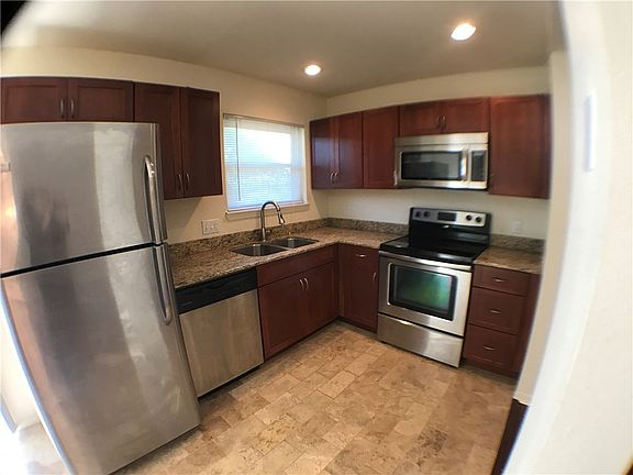 5th image of 2800 Cole St #206C