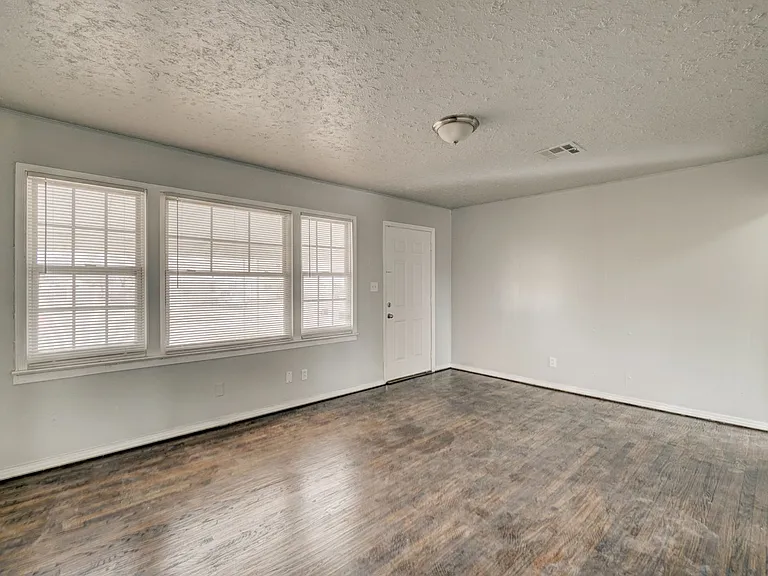 3900 Mallard Dr — Photo 8