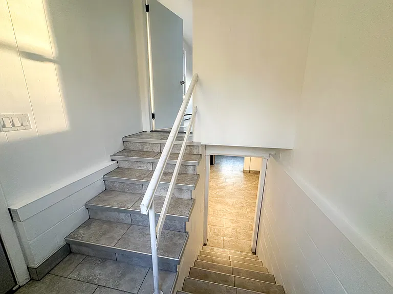 36 Roosevelt Ave — Photo 11